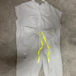 FIGS Silver Arrows Scrub Set